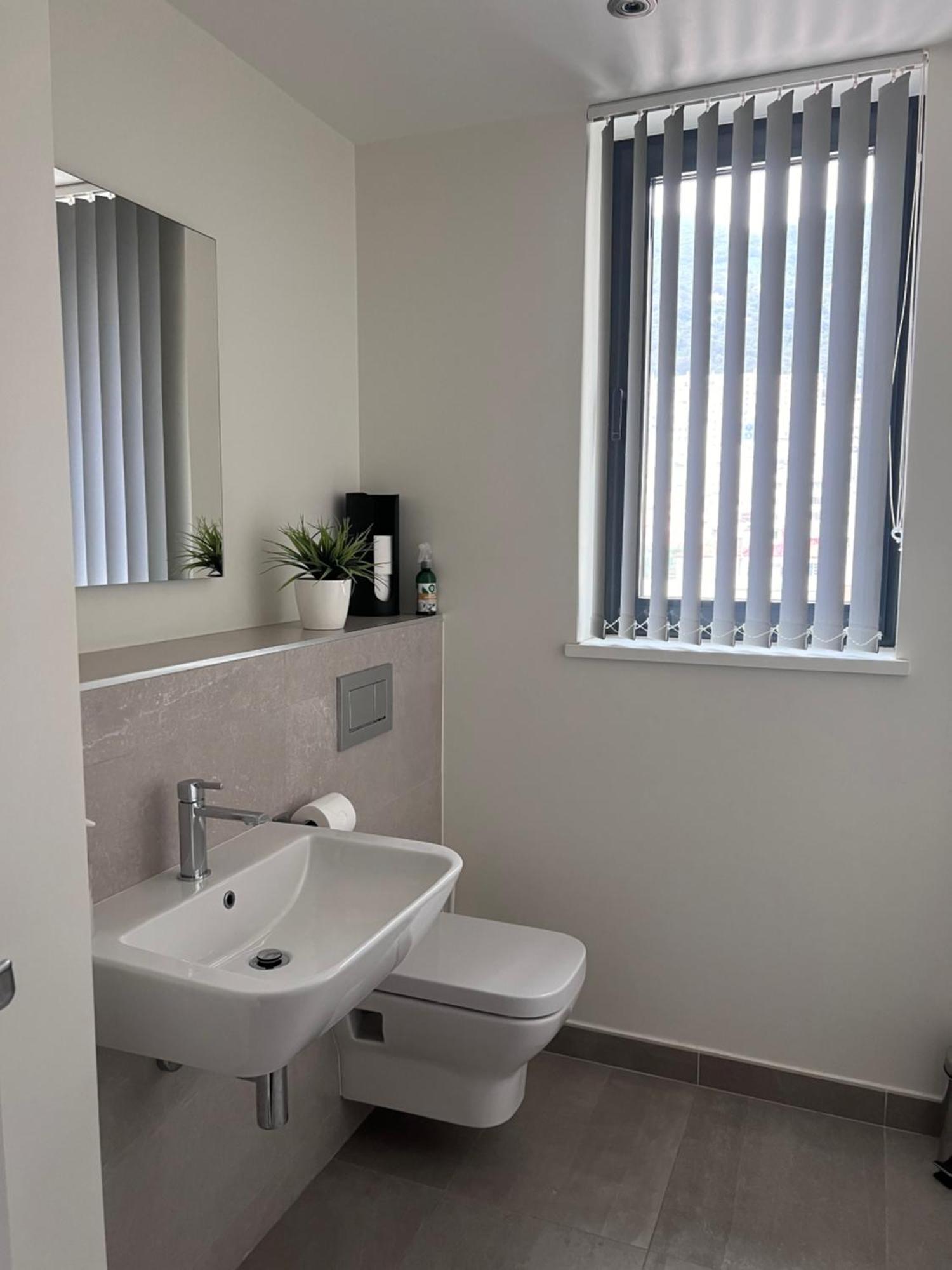 Deluxe 1-Bed Apartment In The City Centre Gibraltar Exterior foto